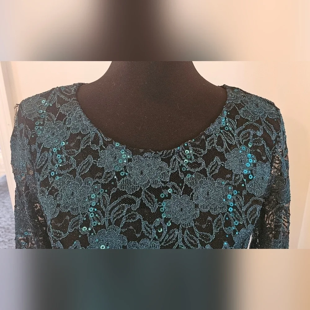 Onyx Nite Teal Lace Sequin Top with Satin Belt - Size M